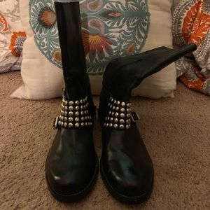 BCBG BOOTS